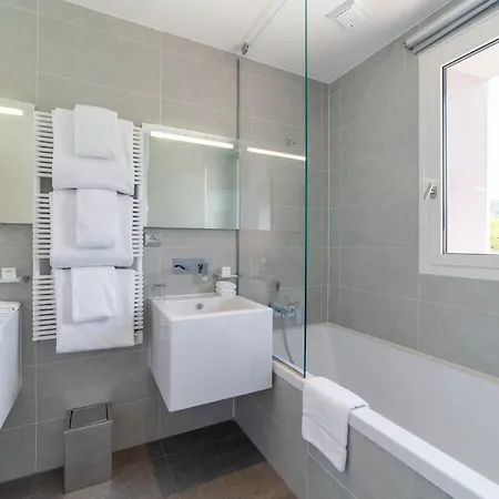 Отель Kube Saint-tropez Гассен