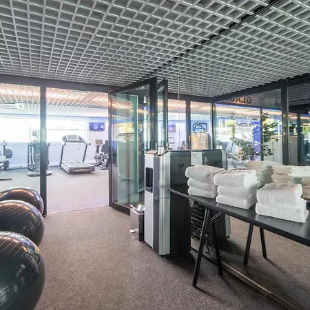 Kube Saint-tropez Отель Гассен