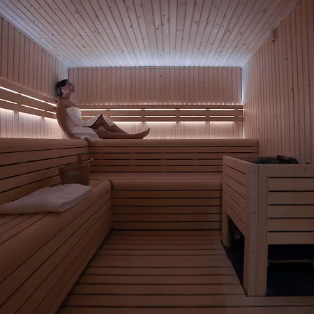Kube Saint-tropez Отель Гассен