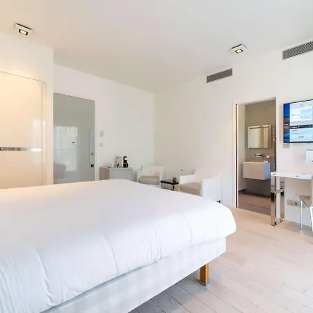 Kube Saint-tropez Отель