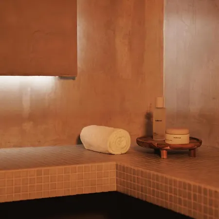 Kube Saint-tropez Отель Гассен